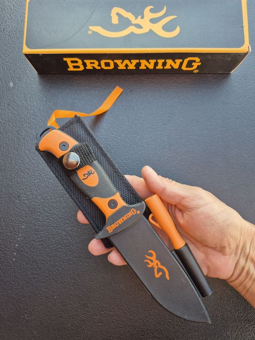Нож BROWNING за оцеляване,кания с точило и свирка