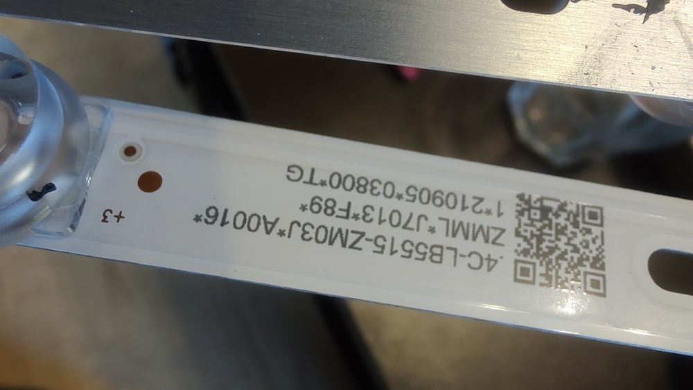 Телевизор TCL 55p615 със счупен екран на части