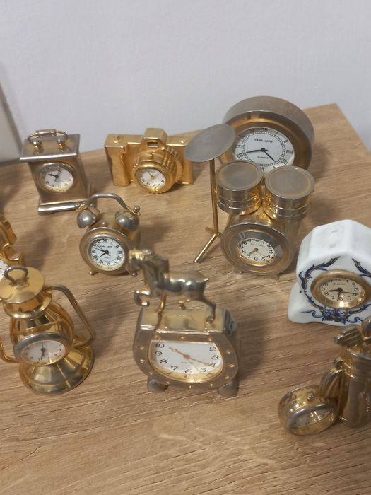 Ceas miniatură deosebit