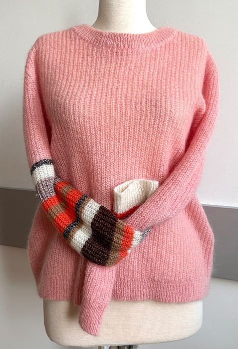 Munthe топъл мек светло роза пуловер