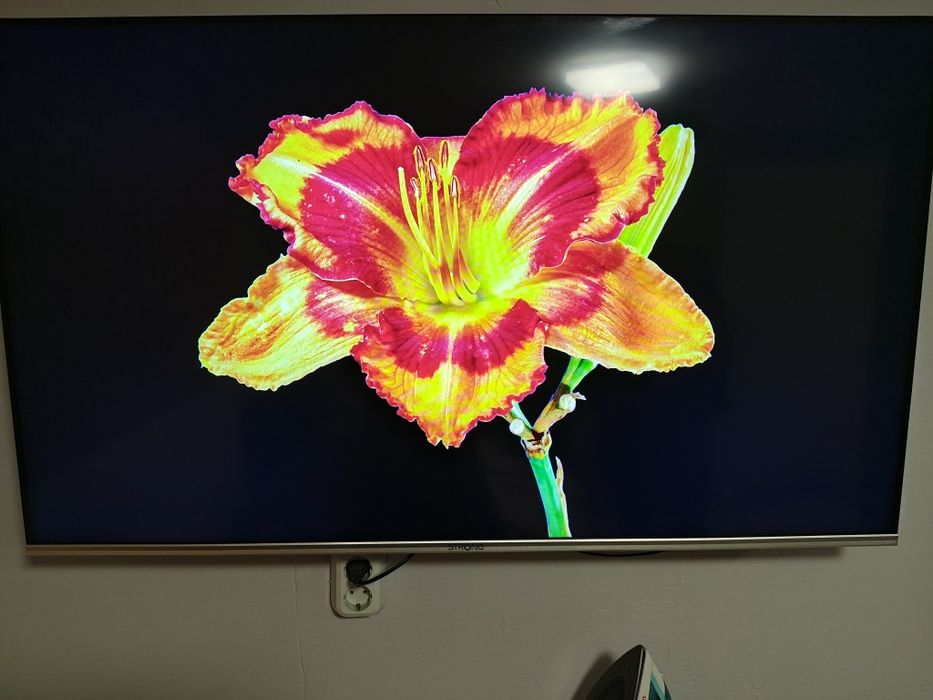 Strong SRT50UF8733 4K Ultra HD Android Smart QLED телевизор
