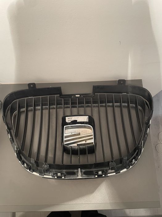 Предна решетка с емблема за Seat Leon MK2/1p
