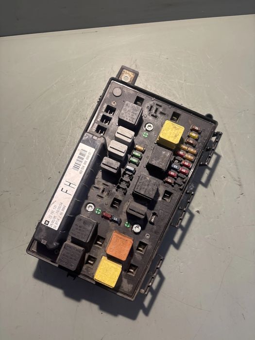 Panou sigurante si relee 5DK00866837 Opel Astra 2005