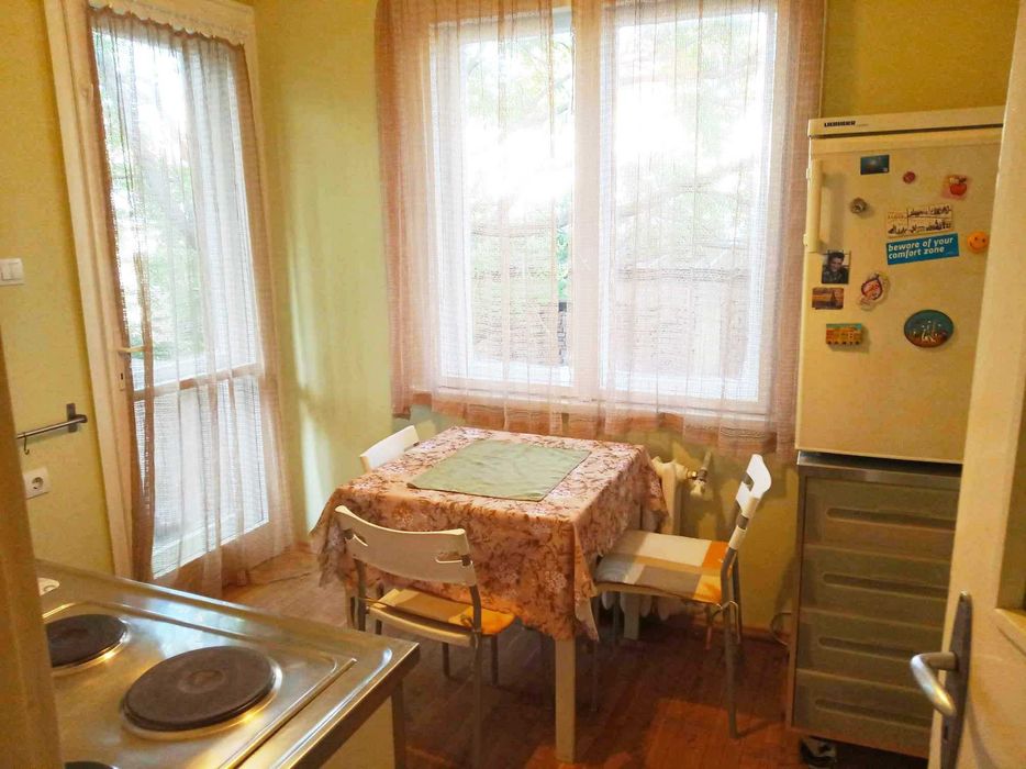 Отдавам под наем тристаен апартамент - съквартиранство