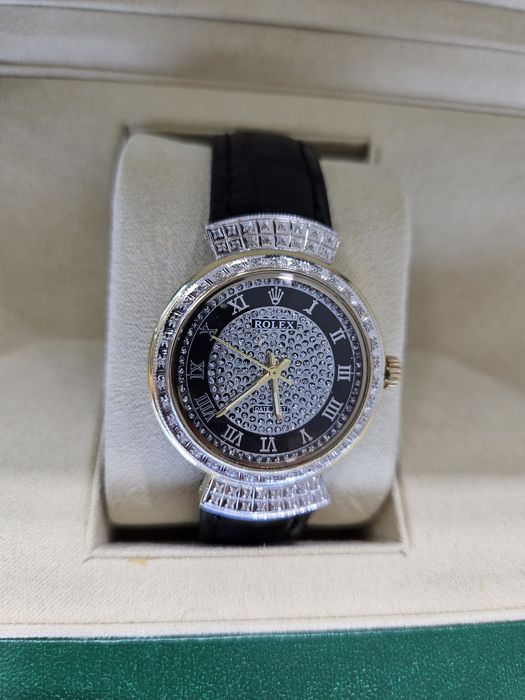 Новиночки 2024 года Женские модели с бриллиантиками на золото 585 проб