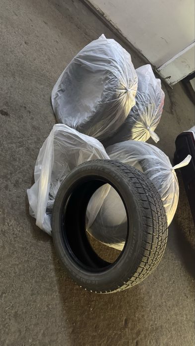 Продам зимние шины 235 55 R19