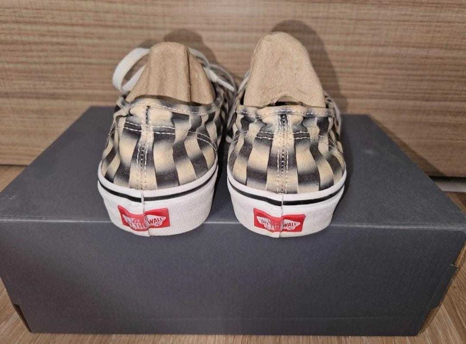 Teniși Vans Authentic negru, purtați