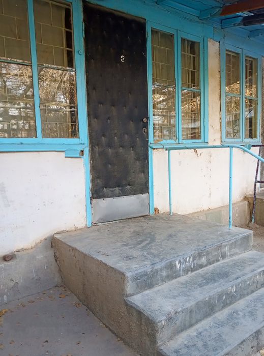 3 комн.квартира в коттедже за ЦУМом в гор.Навои