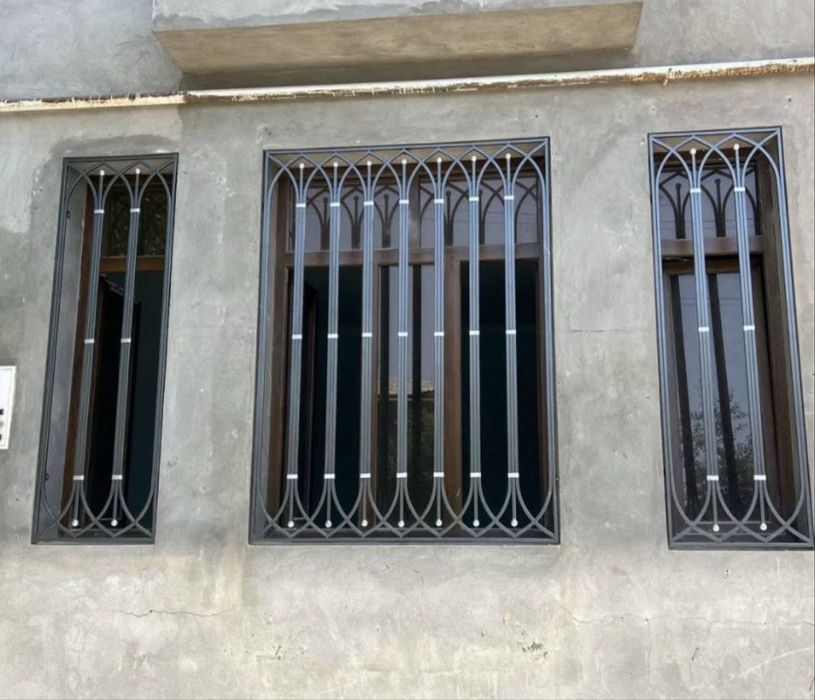 Darvaza reshotka naves perela setelaj kiraska