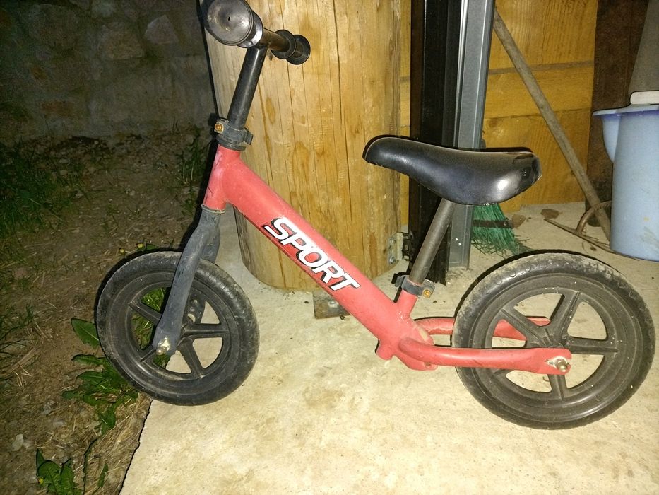 De vanzare biciclete copii ,una de 26,B twin de 16 si una fara pedale.