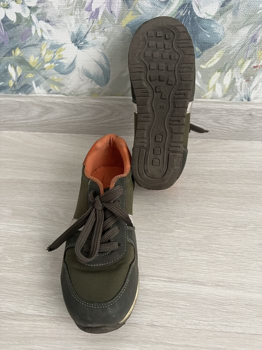 Продам детскую обувь