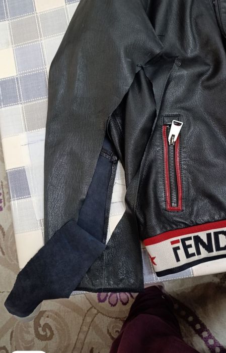 Ремонт кожаных курток и всех видов одежды.