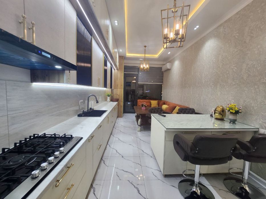 Новостройка квартира сотилади(қизиқ бўса нархи келишилади),ўзимни уйим