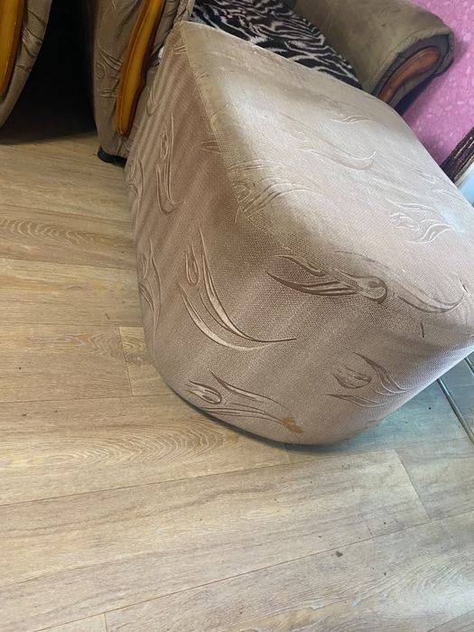продам диван с креслом и пуфом