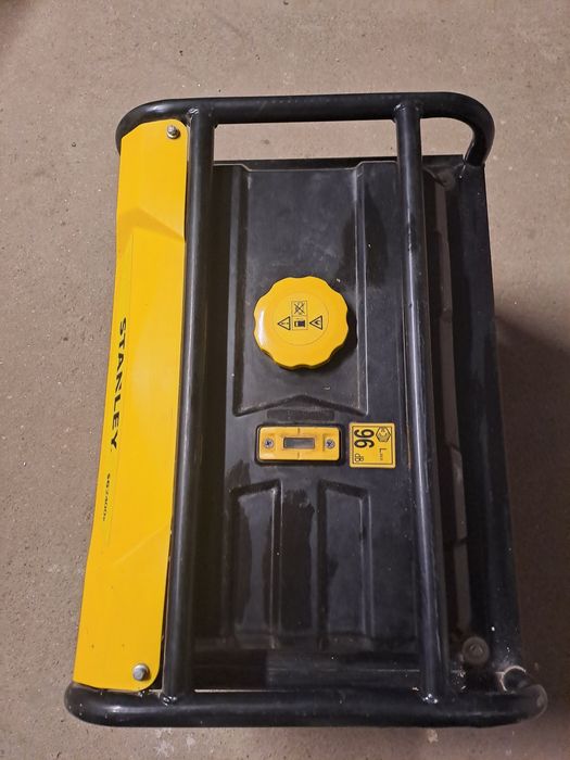 Vând generator Stanley