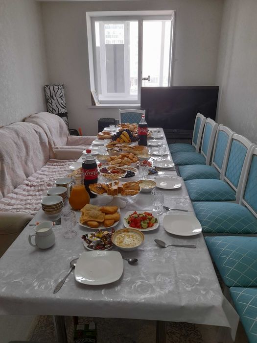 Срочно продам стол стулья