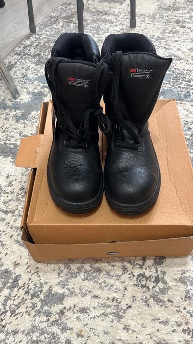 Продам спец обувь