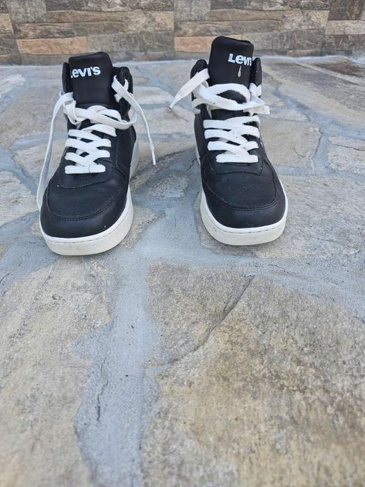 Кецове nike, levis много запазени