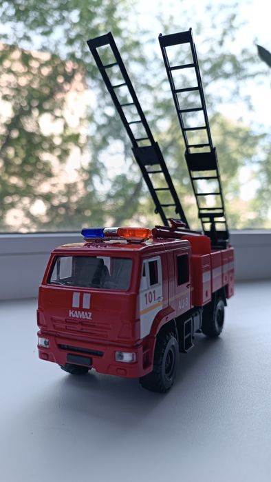 Продам машинку (металлическую)
