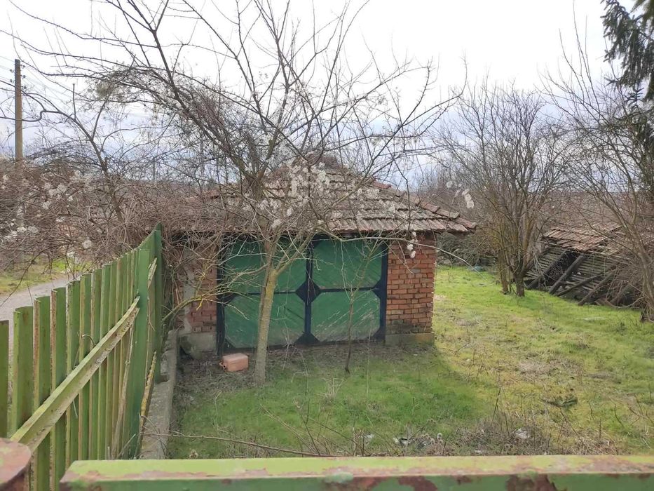 Къща с голям двор в Гешаново