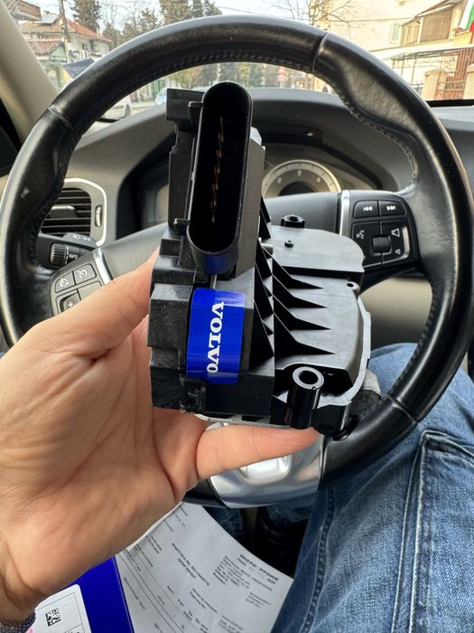 Брава за предна лява врата (шофьорска) за Volvo s60 2012 година