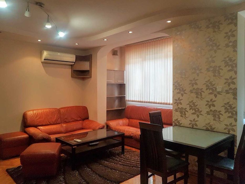 Дава се под наем Тристаен апартамент в Русе, Център - 78 кв.м за 408 € - Снимка #3