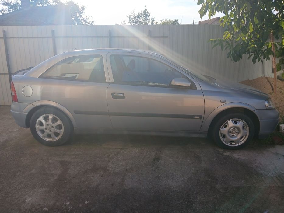 Opel Astra           .