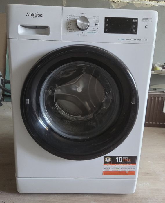 Продавам Пералня Whirlpool  7 кг. с оставащи 4 год. гаранция