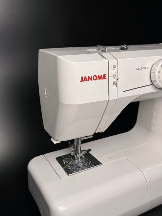 Швейная машинка Janome RE-1706
