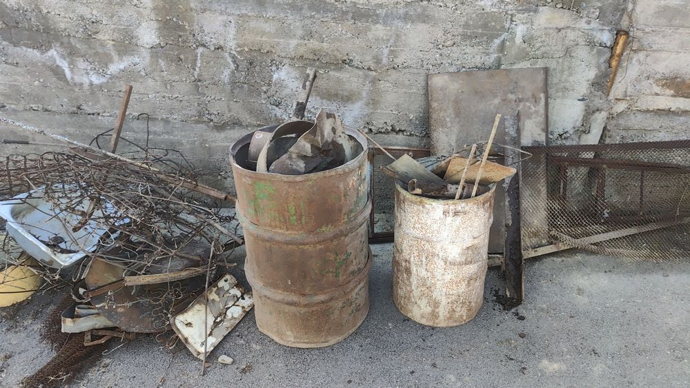 Метал трубы бочки