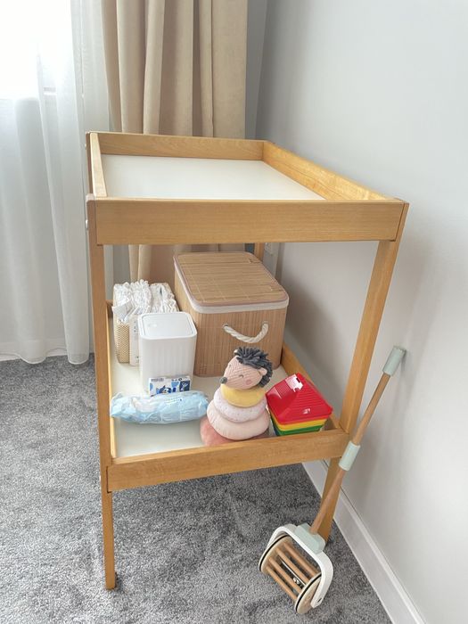 Повивалник / Маса за повиване SNIGLAR