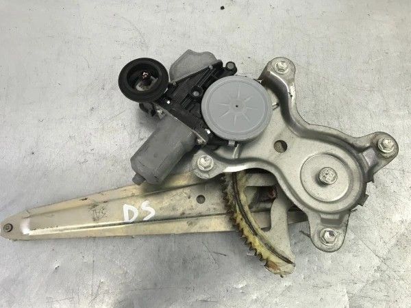Macara geam dreapta spate Lexus CT 200h 2012 cod 8572075070