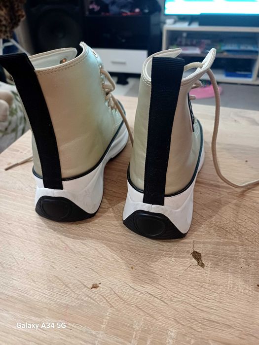 Кецове боти обувани един пат