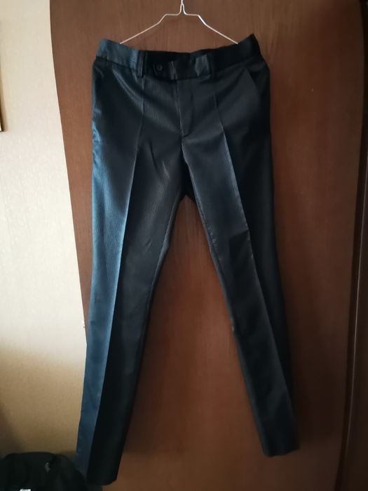 Абитуриентски костюм