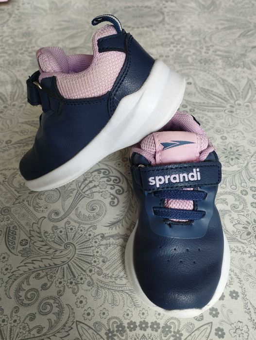 Продавам бебешки маратонки sprandi 22 номер