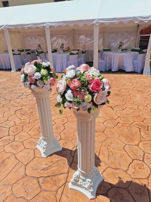 Corturi pentru evenimente și aranjamente florale