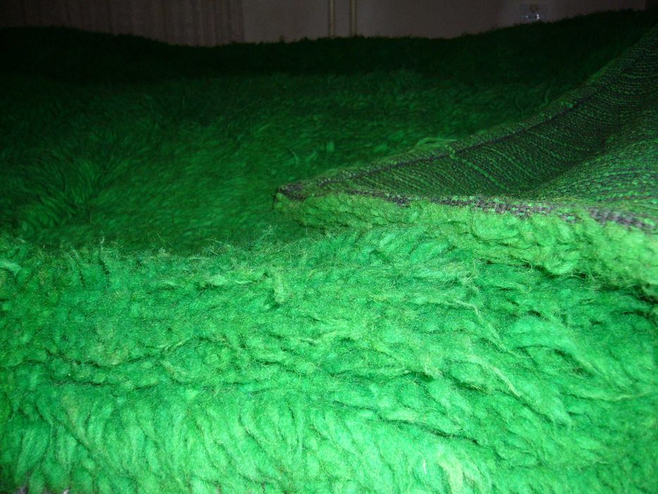 Китеник за спалня - зелен (вълнен) и за единично легло - тъмно син