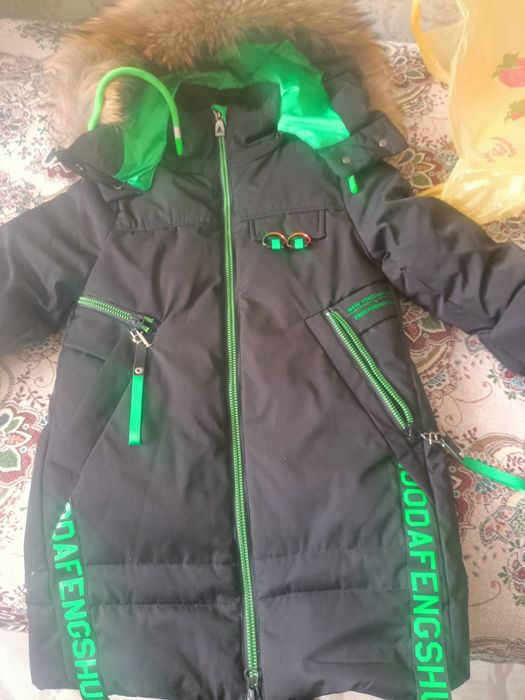 Продам зимнюю куртку детскую