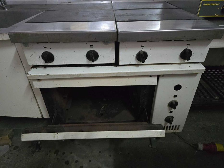 Продавам електрическа печка с 4 плочи и фурна