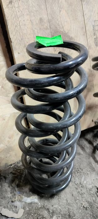 Продам пружины новые парой