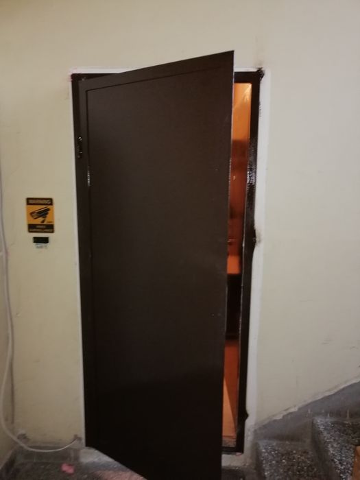 Здрави Метални врата за мазета и тавани