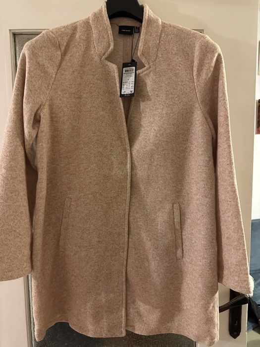 Преходно палто подходящо за сезона