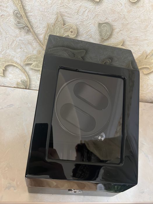 Шкатулка для механических часов с автоподзаводом.