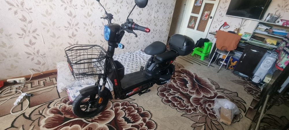 Продаётся скутер в нормальном состояние