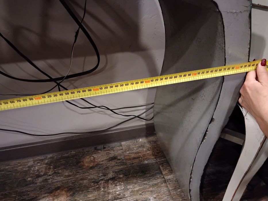 Фигурный серый столик .