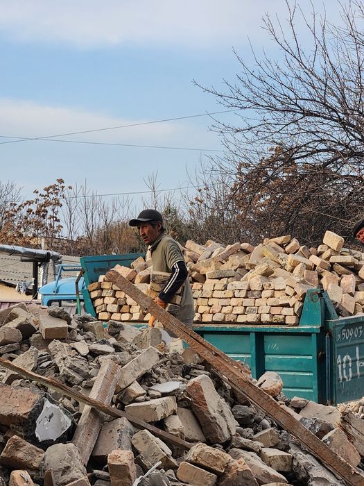 Pishgan gisht bor kirpich 500 somdan dastavka bor xolati zor