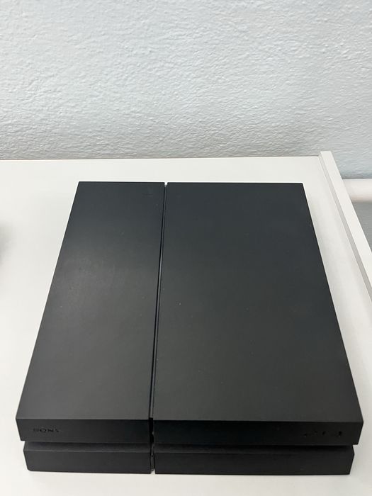 Продам Playstation 4