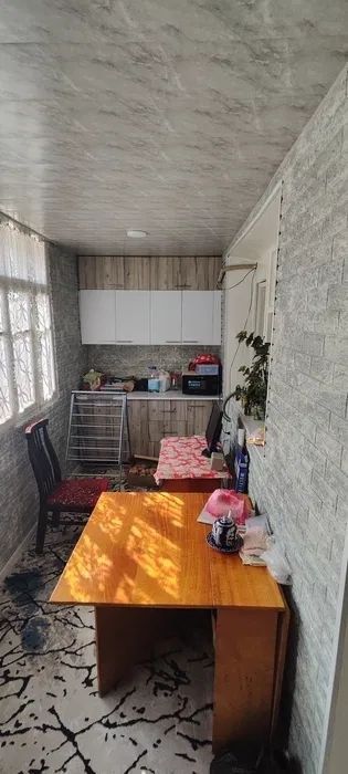 Uy sotiladi qoraqamish 1/2 da srocniga