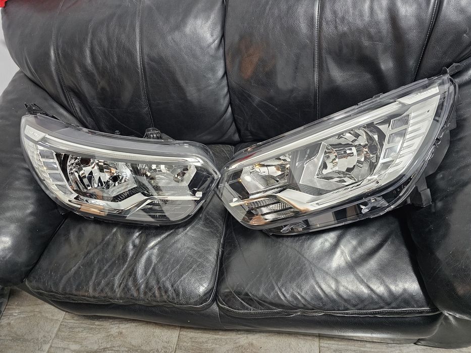 Far faruri dreapta/stanga noi Renault Express noi  2021 -