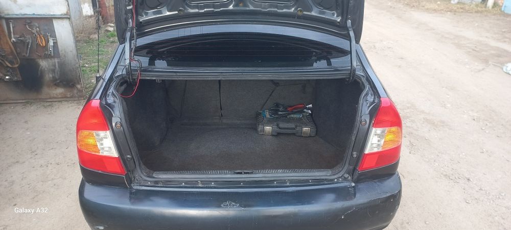 Хюндай акцент 2008